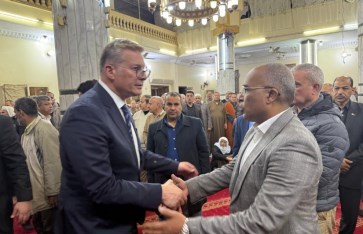 مشاركة رئيس النقابة العامة للعاملين بالبترول فى جنازة شهيد بتروجيت