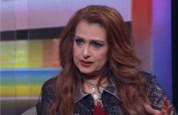  الفنانة سيمون