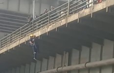 شاب ينهي حياته أعلى كوبري المظلات