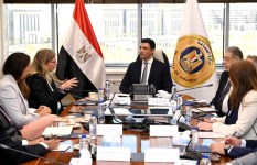 وزير الصناعة في اجتماعه مع وفد شركة فولكس فاجن 