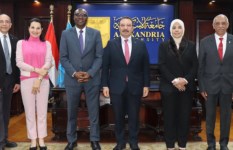 جامعة الإسكندرية تبحث تعزيز التعاون الأكاديمي والبحثي مع جامعة كارلتون الكندية