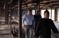 نجاح تعويم باخرة نيلية عالقة أسفل كوبري دندرة بقنا