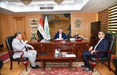 محافظ الفيوم يتابع التجهيزات لافتتاح مكتب للتصديقات والخدمات القنصلية