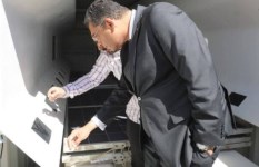 محافظ البحر الأحمر يطلق أولى المكتبات الرقمية العائمة بشواطئ البحر الأحمر