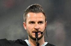 شلاجر حكم مباراة الأهلي وبيراميدز 