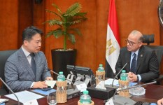 اجتماع وزير الاستثمار مع قيادات شركتي «سامسونج» و«إل جي»