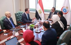 اجتماع وزير الصحة مع مسؤولى فايزر