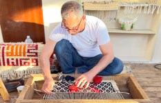 محمد فوزي آخر فناني الحصير اليدوي