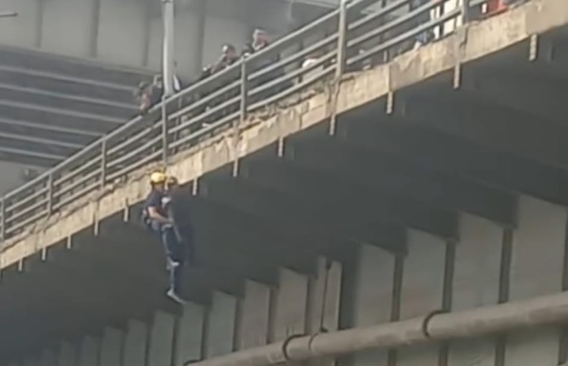 شاب ينهي حياته أعلى كوبري المظلات