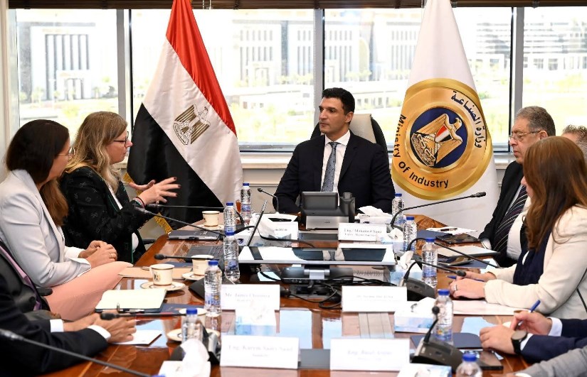 وزير الصناعة في اجتماعه مع وفد شركة فولكس فاجن 