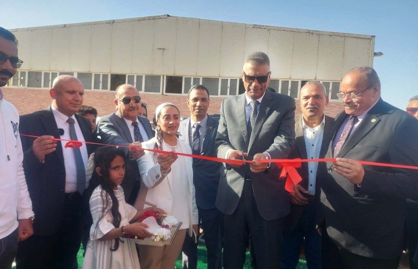 محافظ جنوب سيناء يفتتح مصنع الثلج ومركز توزيع الأسماك بالطور