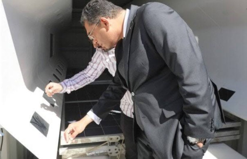 محافظ البحر الأحمر يطلق أولى المكتبات الرقمية العائمة بشواطئ البحر الأحمر