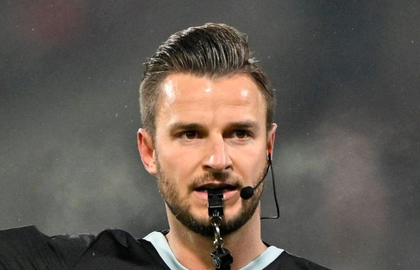 شلاجر حكم مباراة الأهلي وبيراميدز 