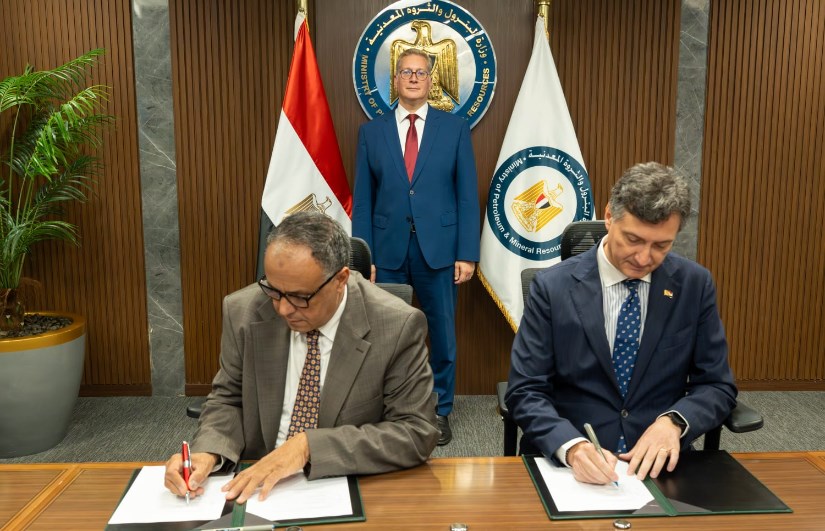 وزير البترول خلال اللقاء 