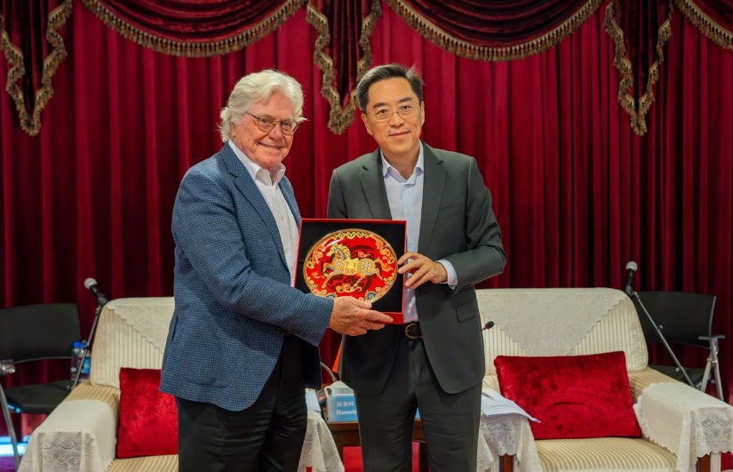 الفنان حسين فهمي والسيد فان يون