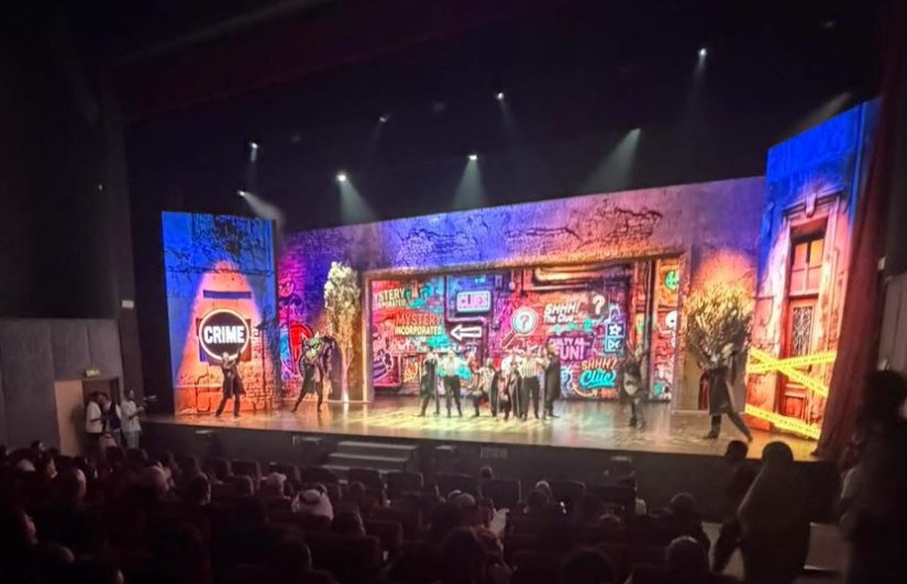 مسرحية جريمة في فندق السعادة