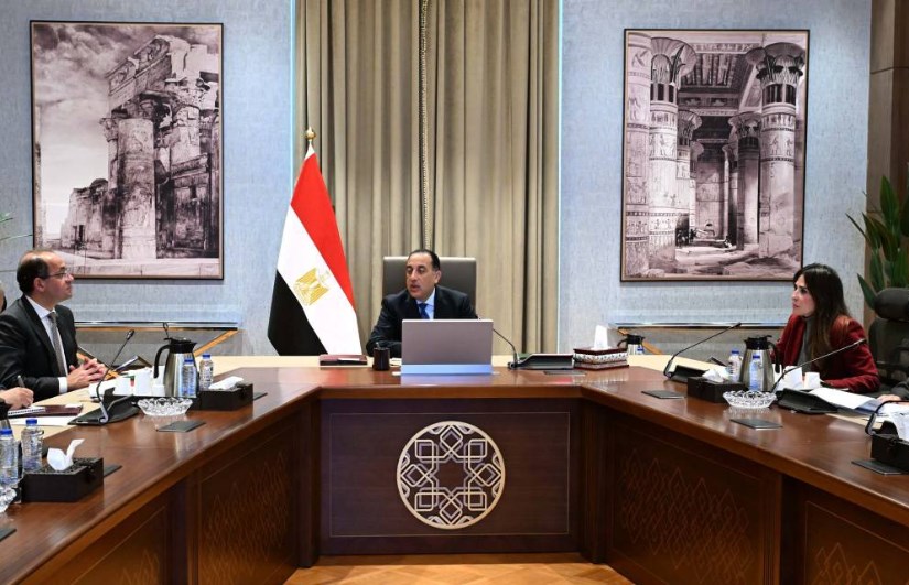 اجتماع مناقشة خطط التوسع فى تحلية مياه البحر