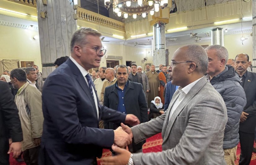 مشاركة رئيس النقابة العامة للعاملين بالبترول فى جنازة شهيد بتروجيت