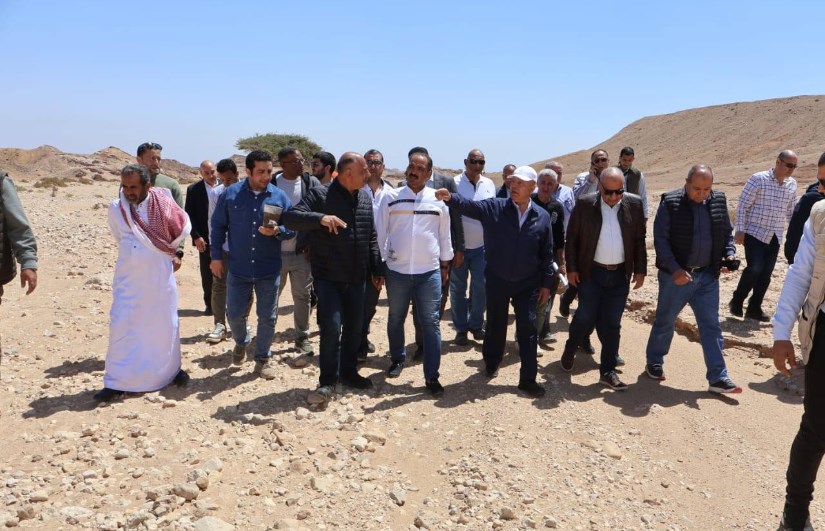 زيارة وزيرا النقل والكهرباء لمنطقة جبل الجلالة