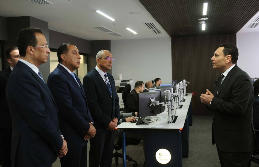 جولة رئيس الوزراء داخل مركز التحكم والسيطرة