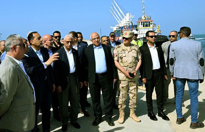 جولة رئيس الوزراء فى ميناء العريش