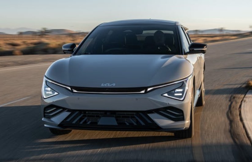 السيارات الكهربائية كيا EV6 2026