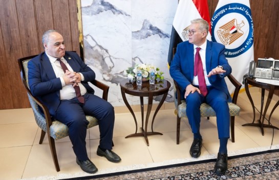 وزير البترول خلال اللقاء 