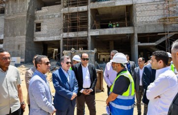 وزير التخطيط يتفقد مشروعات حياة كريمة
