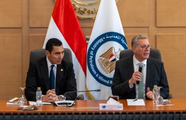 وزيرا البترول والشباب 