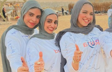 طالبات الصحافة والإعلام 