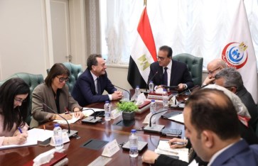 وزير الصحة مع السفير الفرنسى