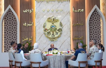 جولة الرئيس بالقيادة الاستراتيجية
