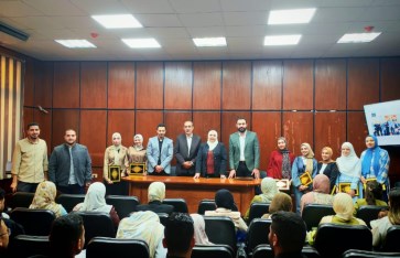 علوم دمنهور تُنظم حفل تكريم طلاب مشروع بحثي يدعم الاقتصاد الأخضر ويُنشر  بمجلة علمية بتصنيفQ1