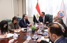 وزير الصحة مع السفير الفرنسى