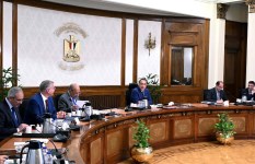 اجتماع لمناقشة مبادرة استخجام الطاقة الشمسية فى المصانع
