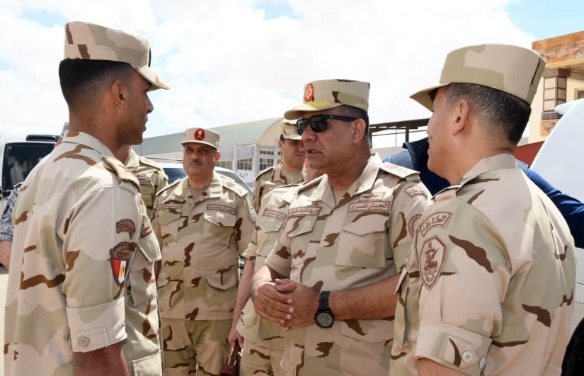 وزير الدفاع يلتقي مقاتلي المنطقة الغربية العسكرية
