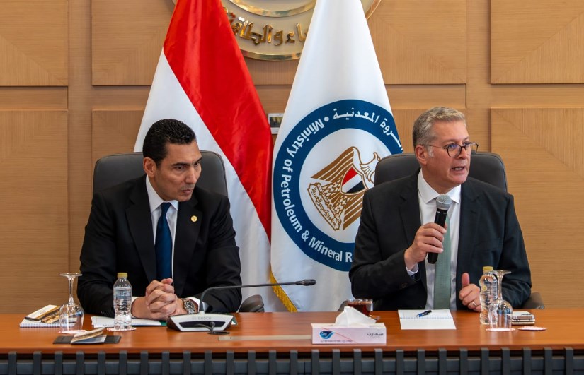 وزيرا البترول والشباب 