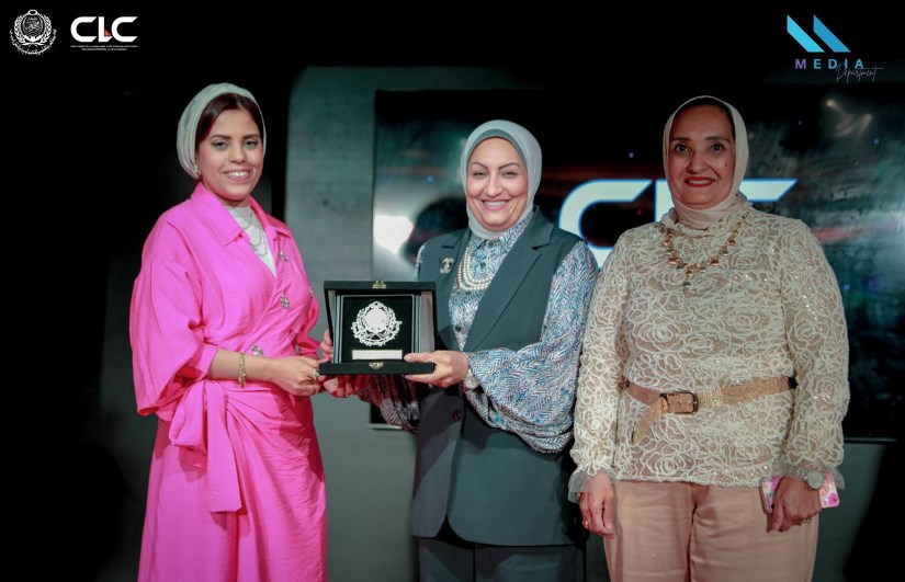 طلاب قسم الإعلام بكلية اللغة بالإسكندرية 