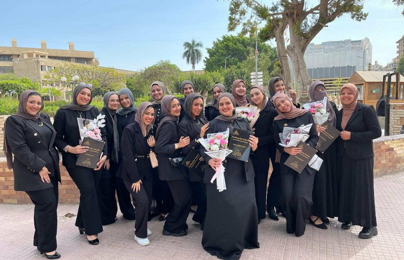 طالبات الفرقة الرابعة بقسم علم الاجتماع بكلية البنات جامعة عين شمس