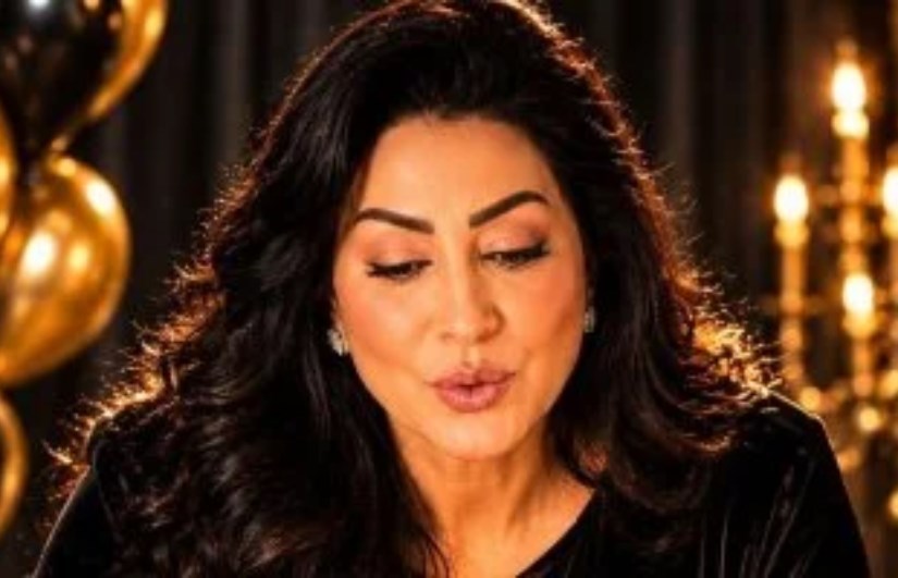 الفنانة وفاء عامر