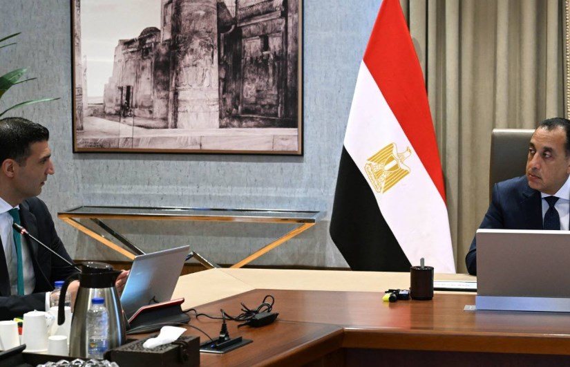 اجتماع مناقشة تنفيذ استراتيجية مصر الصناعية
