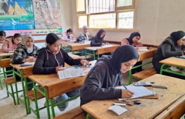 طلاب الشهادة الإعدادية 