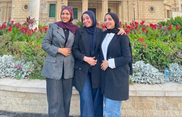 طلاب قسم الترجمة بجامعة القاهرة 