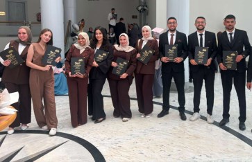 فريق العمل 