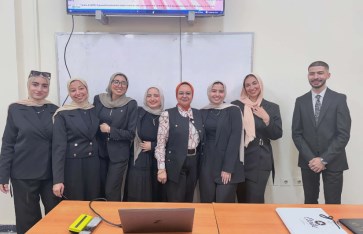 طلاب التكنولوجيا الحيوية بجامعة عين شمس