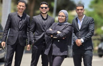 طلاب مشروع التخرج بجامعة Ecoo Flao 