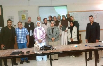 طلاب كلية الزراعة بجامعة قنا