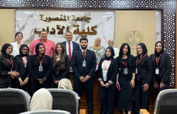 طلاب برنامج اللغة الإنجليزية والترجمة بكلية الآداب – جامعة المنصورة