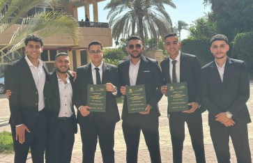 طلاب أكاديمية طيبة