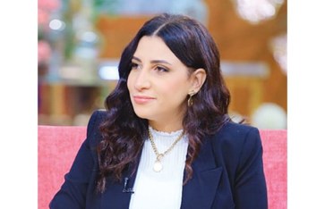 الكاتبة شيرين دياب